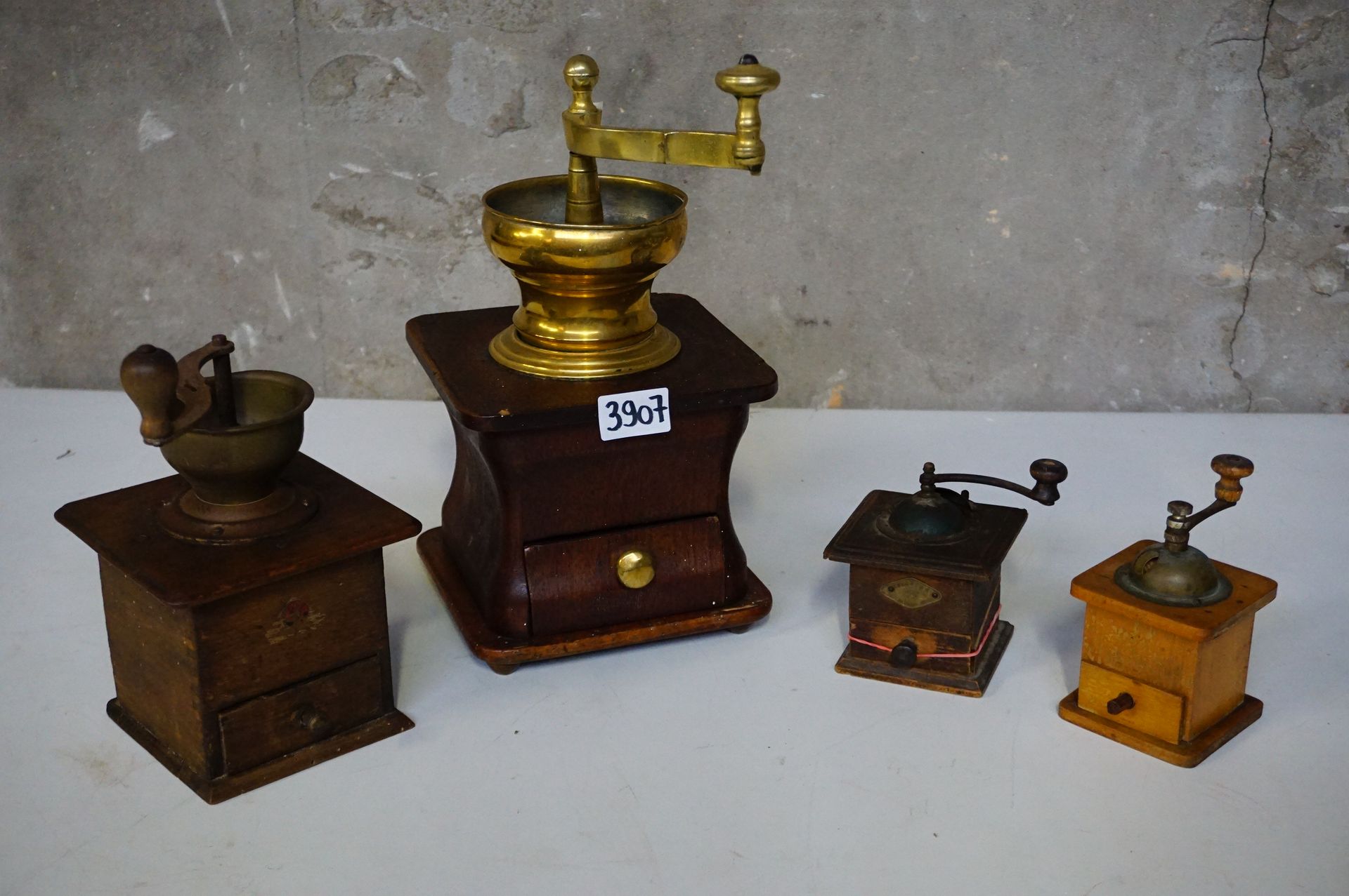 Null 4 Old coffee grinders