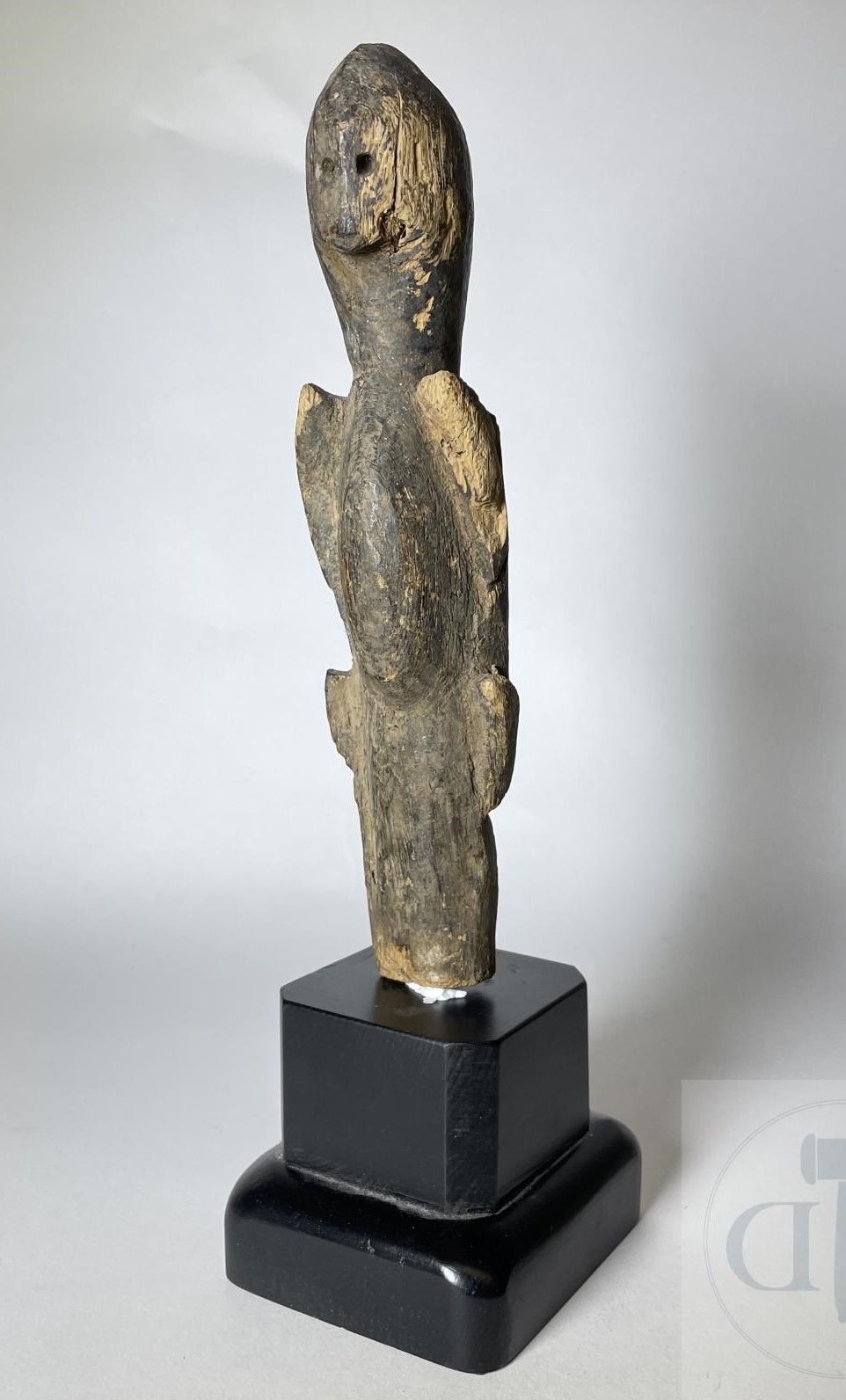 Null 变形雕塑/权杖顶？ 洛索，多哥北部。 木雕。20世纪第2季度。 高24厘米。 包括底座：高31厘米



出处：比利时Smits博士的收藏。



汉&hellip;
