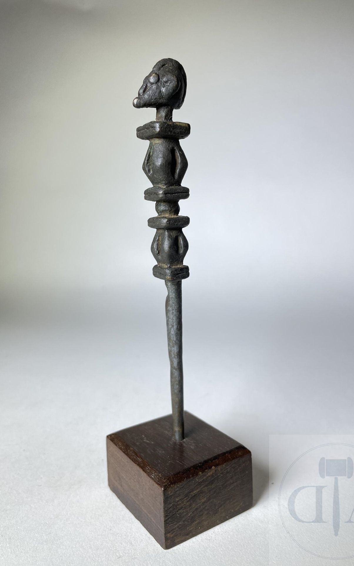 Null Haare pflücken. Senufo, Elfenbeinküste. Bronze. Zeitraum: 1930/1940. H 14 c&hellip;