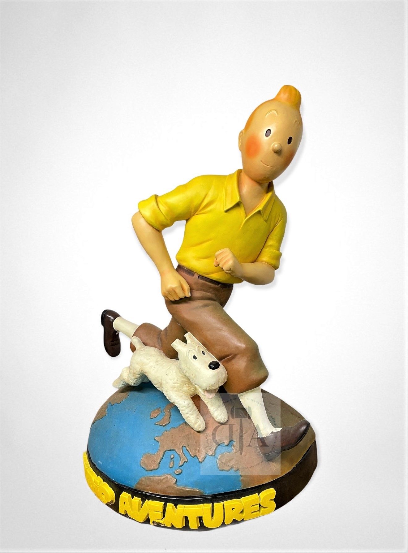 Null 
Hergé/Tintin. 基座上的重要雕塑，说明丁丁和白雪在世界地图上奔跑。1990年左右的版本工作室Aventures。标记为 "Statuco&hellip;