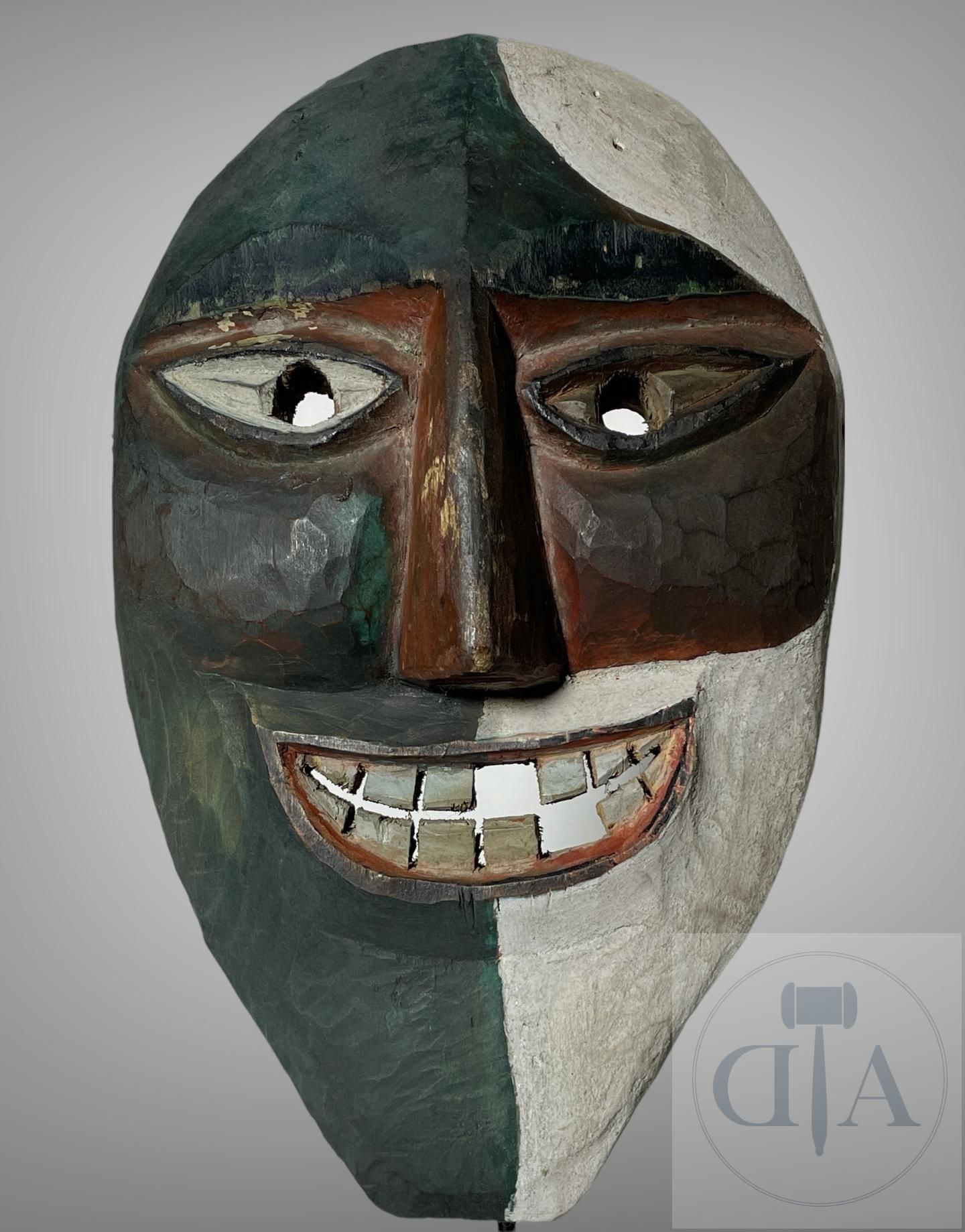 Null Alaska/Nacht. Tanz- oder Schamanenmaske aus mehrfarbig geschnitztem Holz. H&hellip;