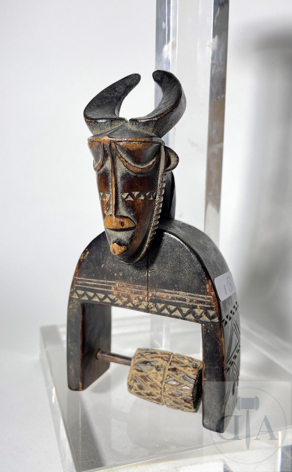 Null Ivory Coast/Djimini. Stirrup of a loom pulley. Middle of the 20th century. &hellip;