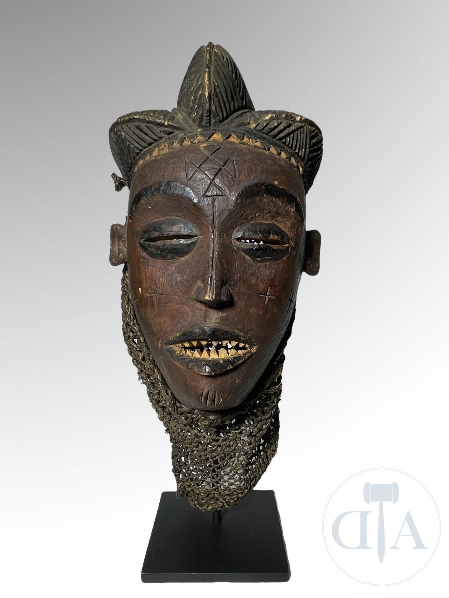 Null DRC/Chokwe. Pwo" mask with triple headdress in carved wood. 1st half of the&hellip;