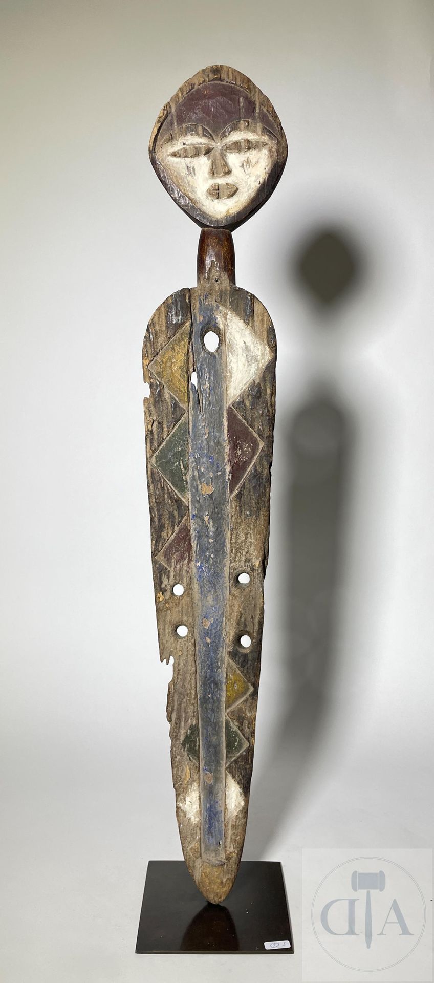 Null Gabon/Vouvi. Decoration of a door/post in the shape of a sword, in polychro&hellip;