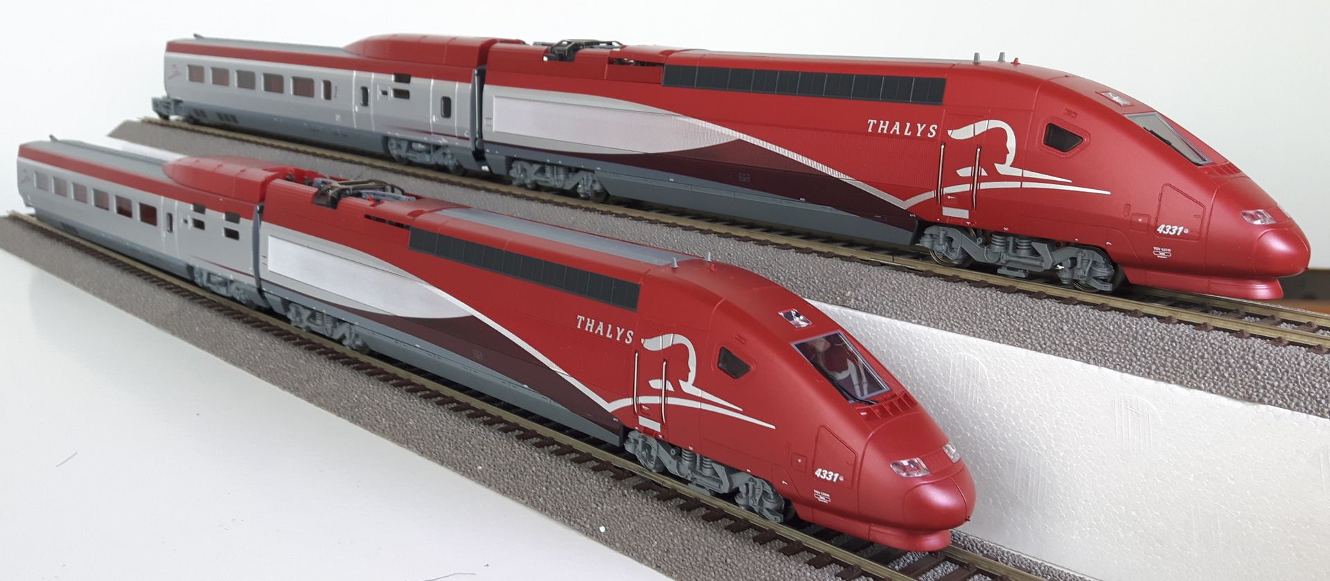 Null Trix HO/Ref 22371+ 23466-7-8. Set di treni ad alta velocità PBKA "THALYS" c&hellip;