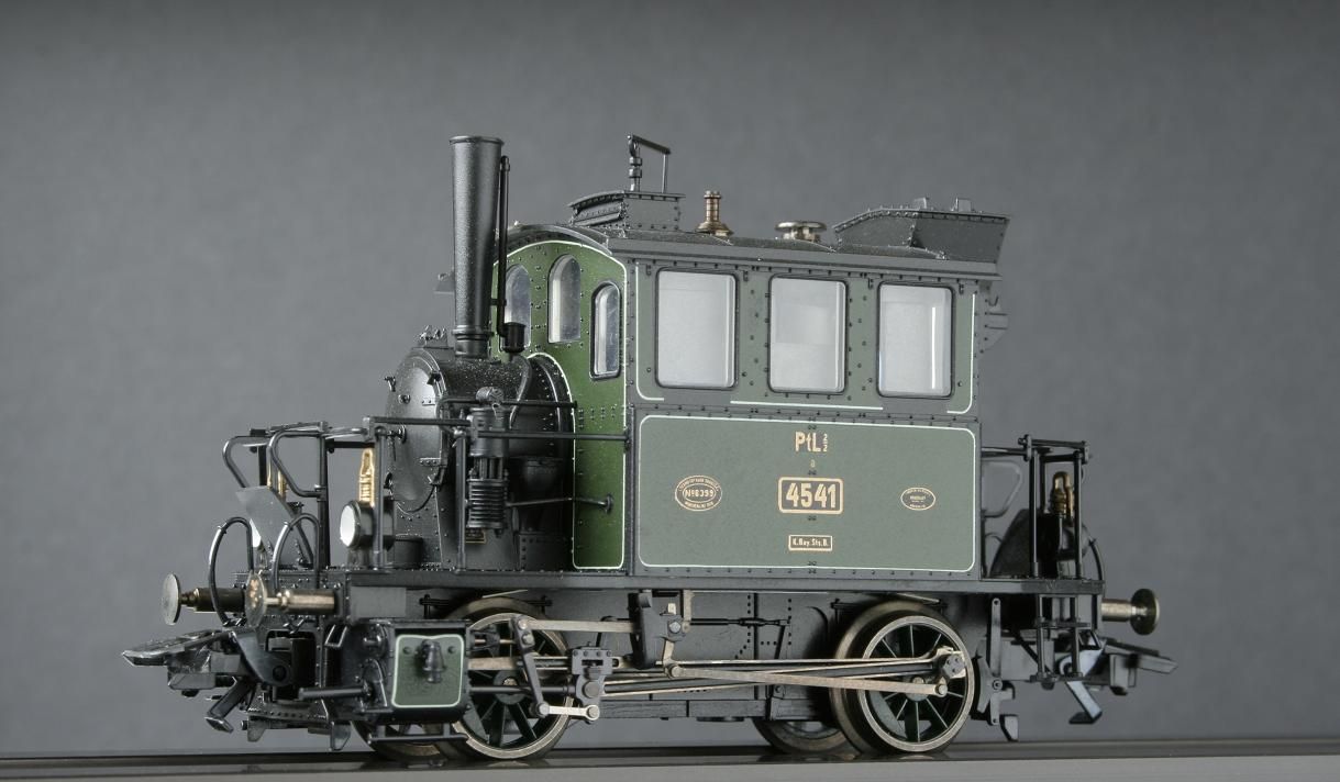 Trix HO/Ref 22021. Locomotiva a vapore "Glaskasten" delle Ferrovie Reali Bavares&hellip;