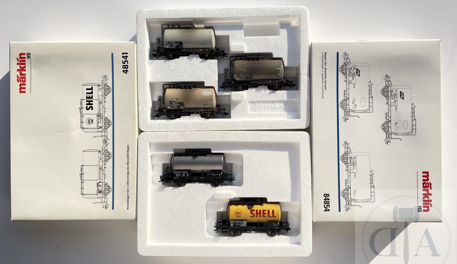 Null Märklin HO/Ref 48541 + Ref 84854. Pair of tank car sets. Original packaging&hellip;