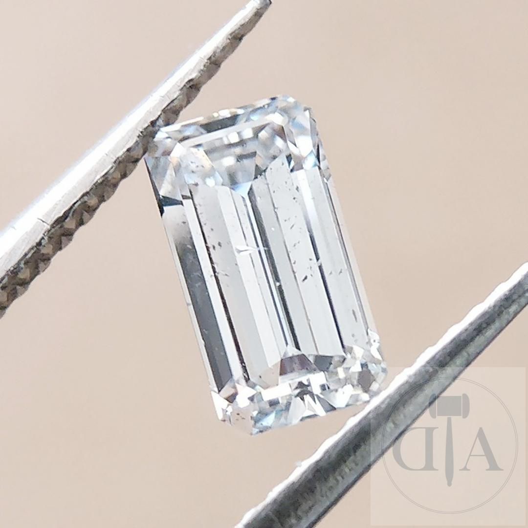 Diamant "0.57 克拉 HRD 认证钻石- HRD 证书编号：200000083546 
- 形状： 祖母绿祖母绿
- 克拉重量： 0.57 克拉 
&hellip;