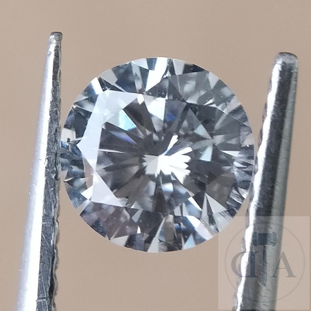 Null "Diamant 0,38ct certifié HRD - Certificat HRD n° 210000002162 
- Forme : Br&hellip;
