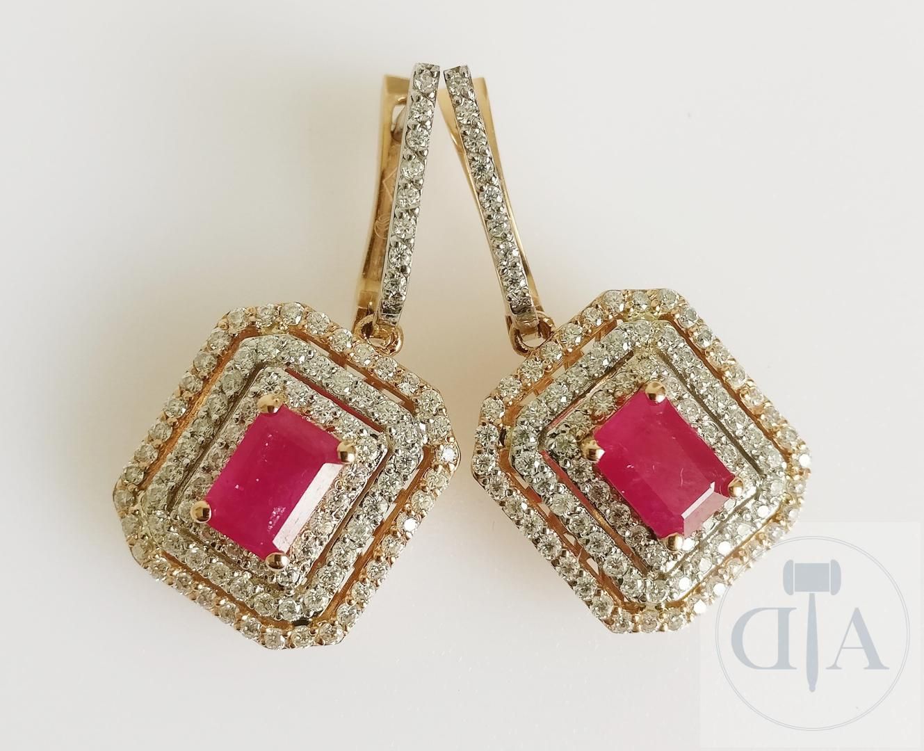 Null Boucles d'oreilles en rubis et diamants de 3,79ct

- Matière : Or bicolore &hellip;