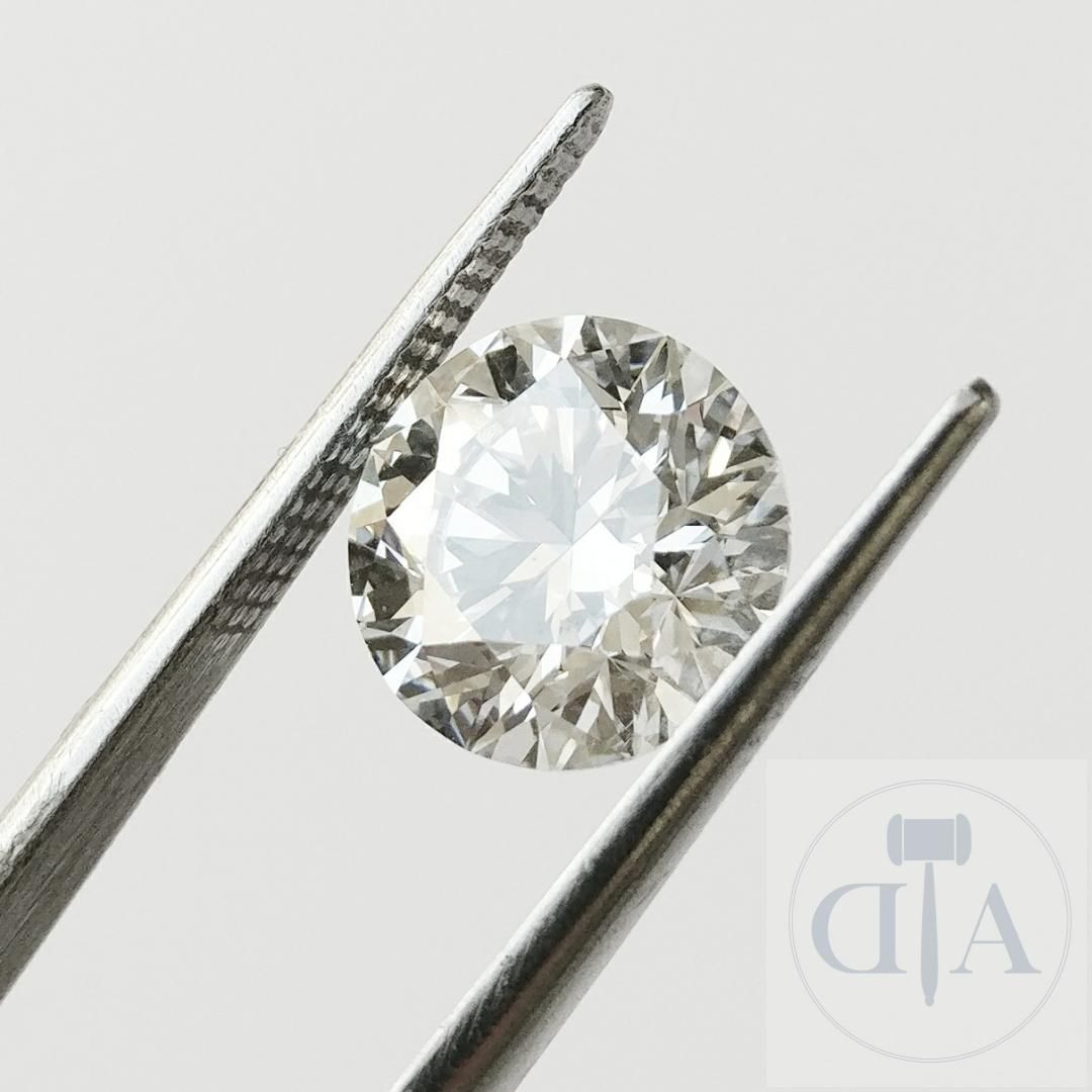 Null 2.62ct G VS1 avec certificat IGI

Diamant cultivé en laboratoire

Forme : R&hellip;