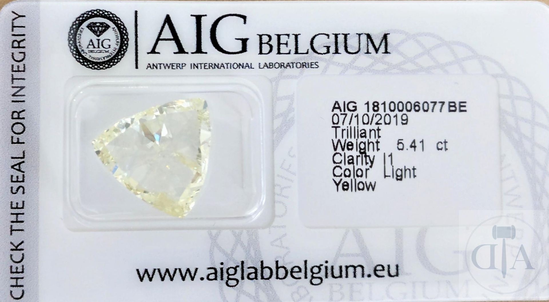 Null 5.41 克拉经 AIG 认证的高品质三角形钻石，令人印象深刻

- AIG 证书编号：1810006077BE 
- 形状三角形
- 克拉重量： 5&hellip;