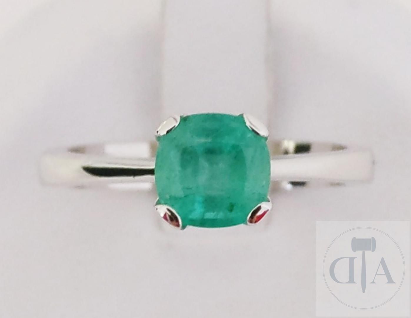 Null 1.00ct Smaragd Ring

- Material: 18 kt. Weißgold
- Bruttogewicht: 3,48 Gram&hellip;