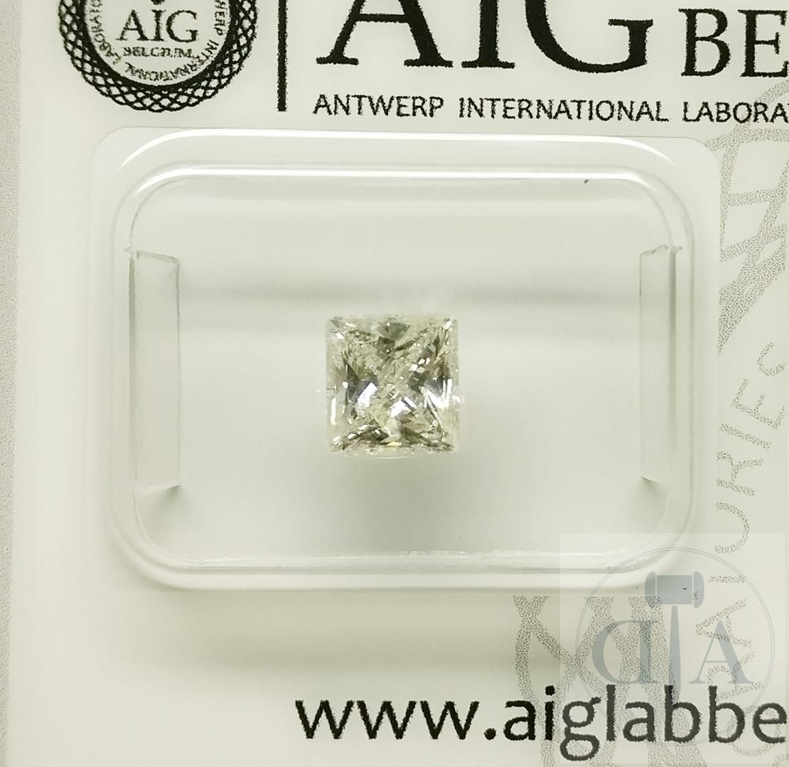 Null 0.73 克拉 AIG 认证钻石

- AIG 证书编号：1810006594BE 
- 形状公主方形
- 克拉重量： 0.73 克拉 
- 颜色： &hellip;