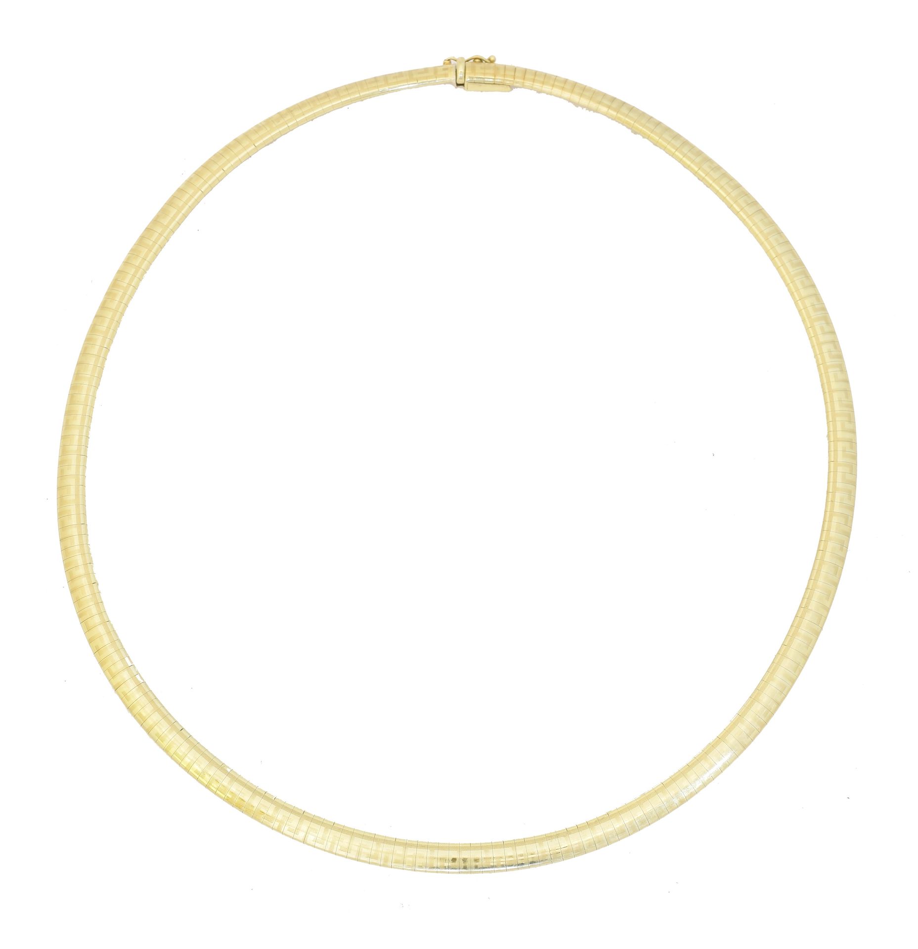 A 9ct gold collar necklace, 
一条9K金项圈，凸形链带希腊钥匙图案和推片扣，长42厘米，毛重30克。

整体状况良好到尚可

部分印&hellip;