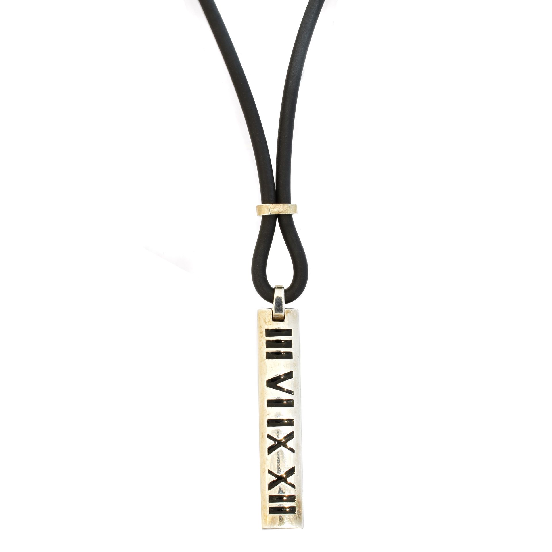 A Tiffany & Co. 'Atlas' necklace, 
一条Tiffany & Co. "Atlas "项链，银质珐琅吊坠悬挂在绳索上，签有Tif&hellip;