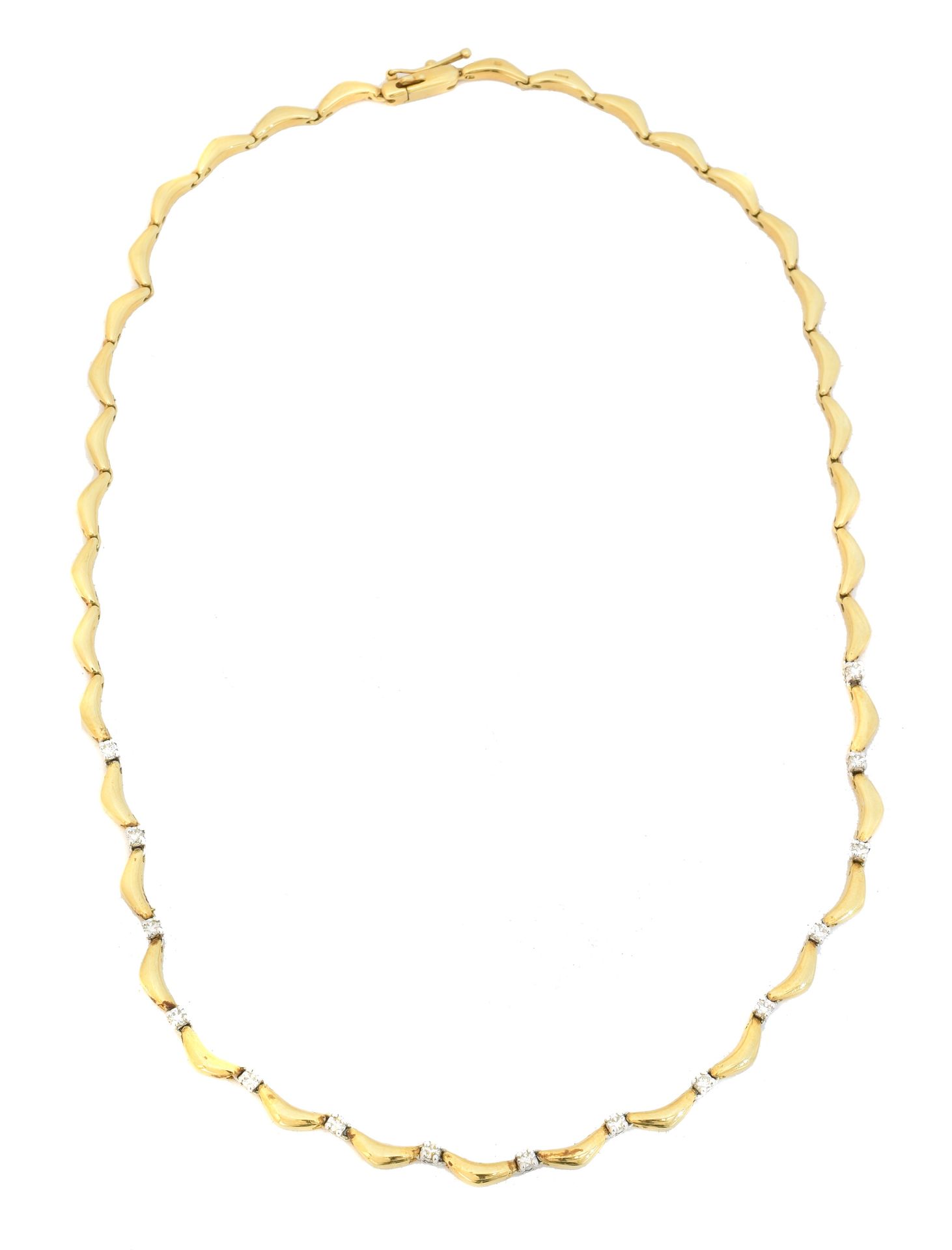 A diamond necklace, 
一条钻石项链， 双色设计，明亮式切割钻石线与抛光和弯曲的链接垫片和两侧，估计钻石总重量为0.60克拉，长42厘米，毛重&hellip;