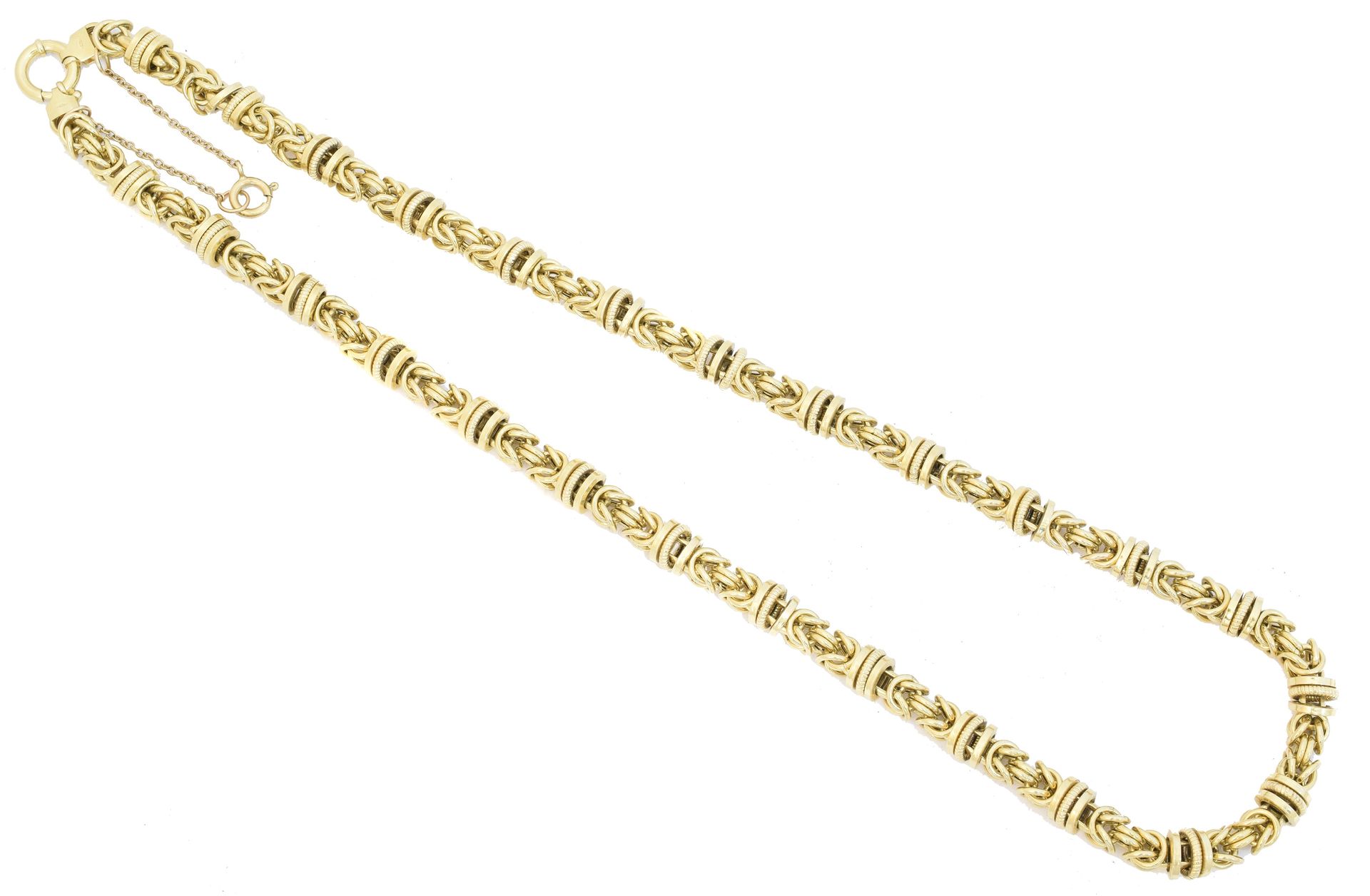 A 9ct gold chain necklace, 
一条9K金项链，花式链带弹簧扣，有谢菲尔德的印记，长56厘米，毛重30.2克。

整体状况良好到尚可

&hellip;