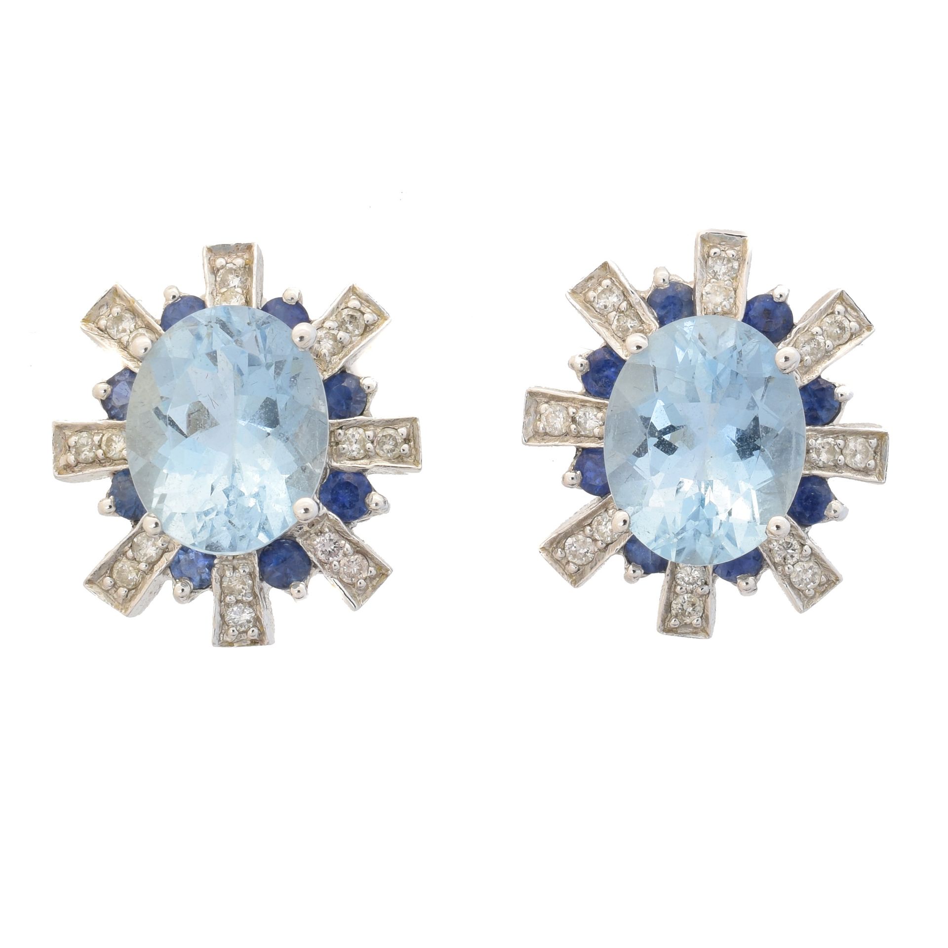 A pair of 18ct gold aquamarine, sapphire and diamond earrings, 
Un par de pendie&hellip;