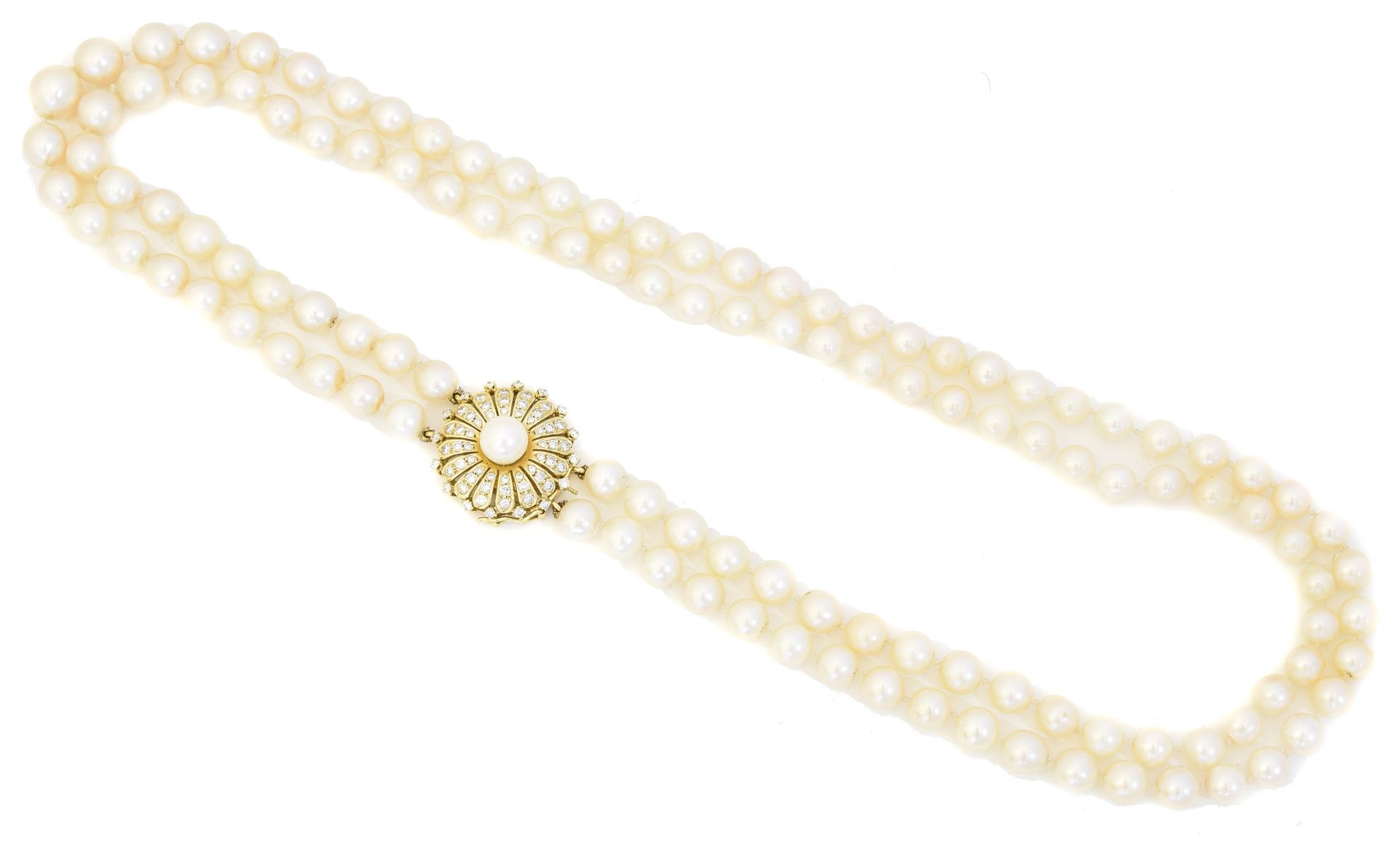 A cultured pearl and diamond necklace, 
一条养殖珍珠和钻石项链，双股略带刻度的养殖珍珠，搭配养殖珍珠和明亮式切割钻石的推&hellip;
