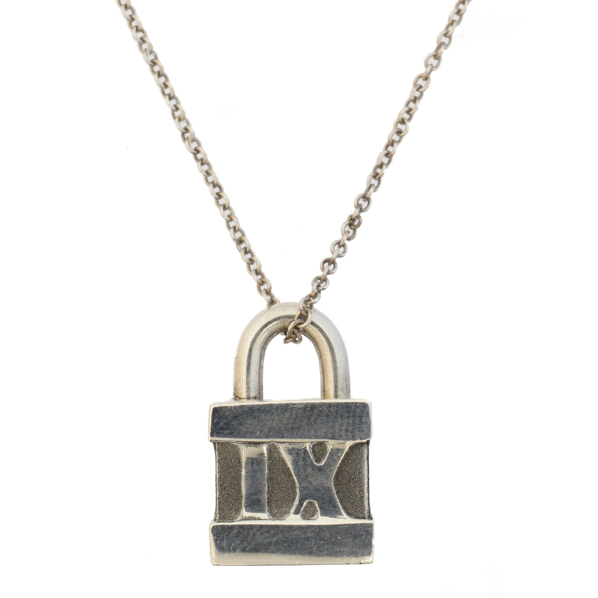 A Tiffany & Co. 'Atlas Cube Padlock' pendant, 
一件蒂芙尼 "Atlas Cube挂锁 "吊坠，挂锁吊坠上有罗马数&hellip;