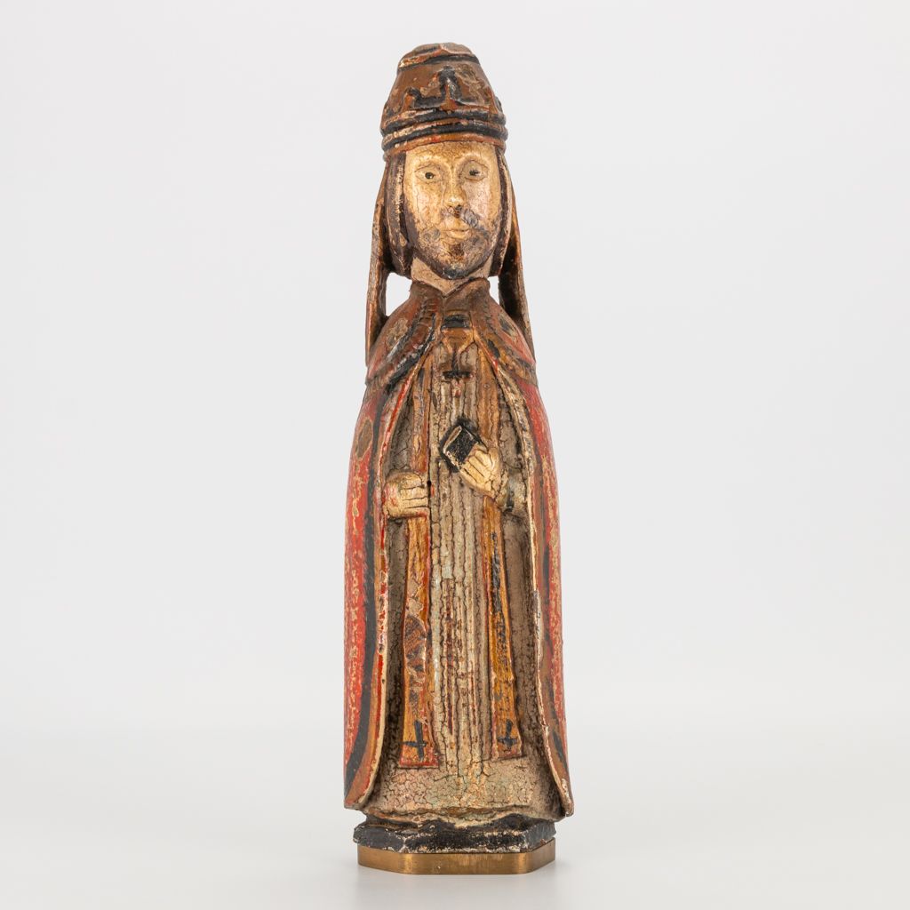 Null An antique wood sculptured statue of a holy figurine with original polychro&hellip;