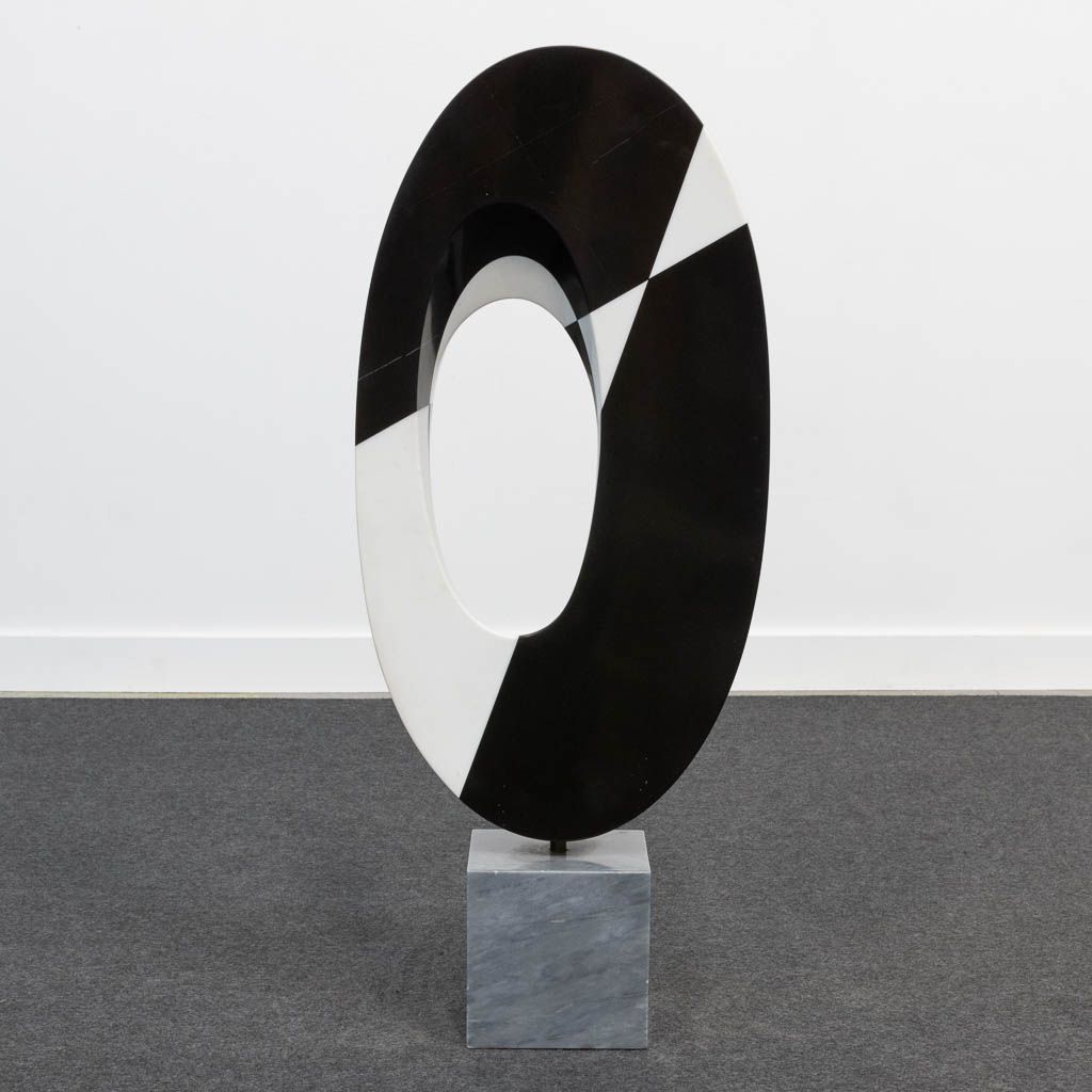 Null François I. KOVACS (1915-2005) a black and white marble statue, on swivel b&hellip;