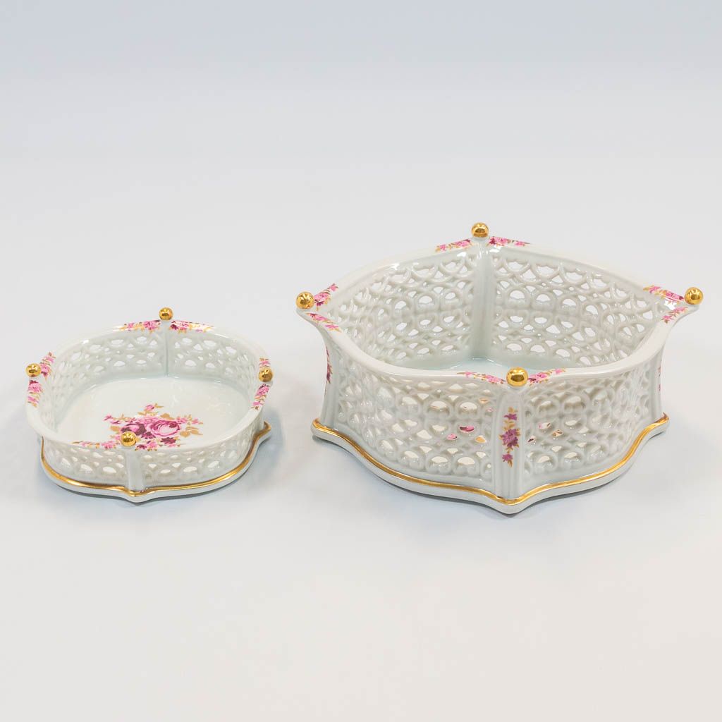 Null A collection of 2 bowls with hand-painted flower decor with ajour edges and&hellip;
