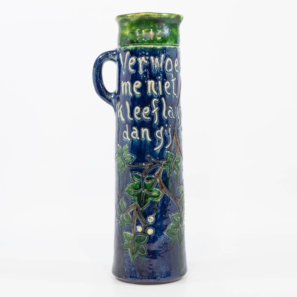 Null A pitcher made of Flemish earthenware and with a saying: 'Verwoest mij niet&hellip;