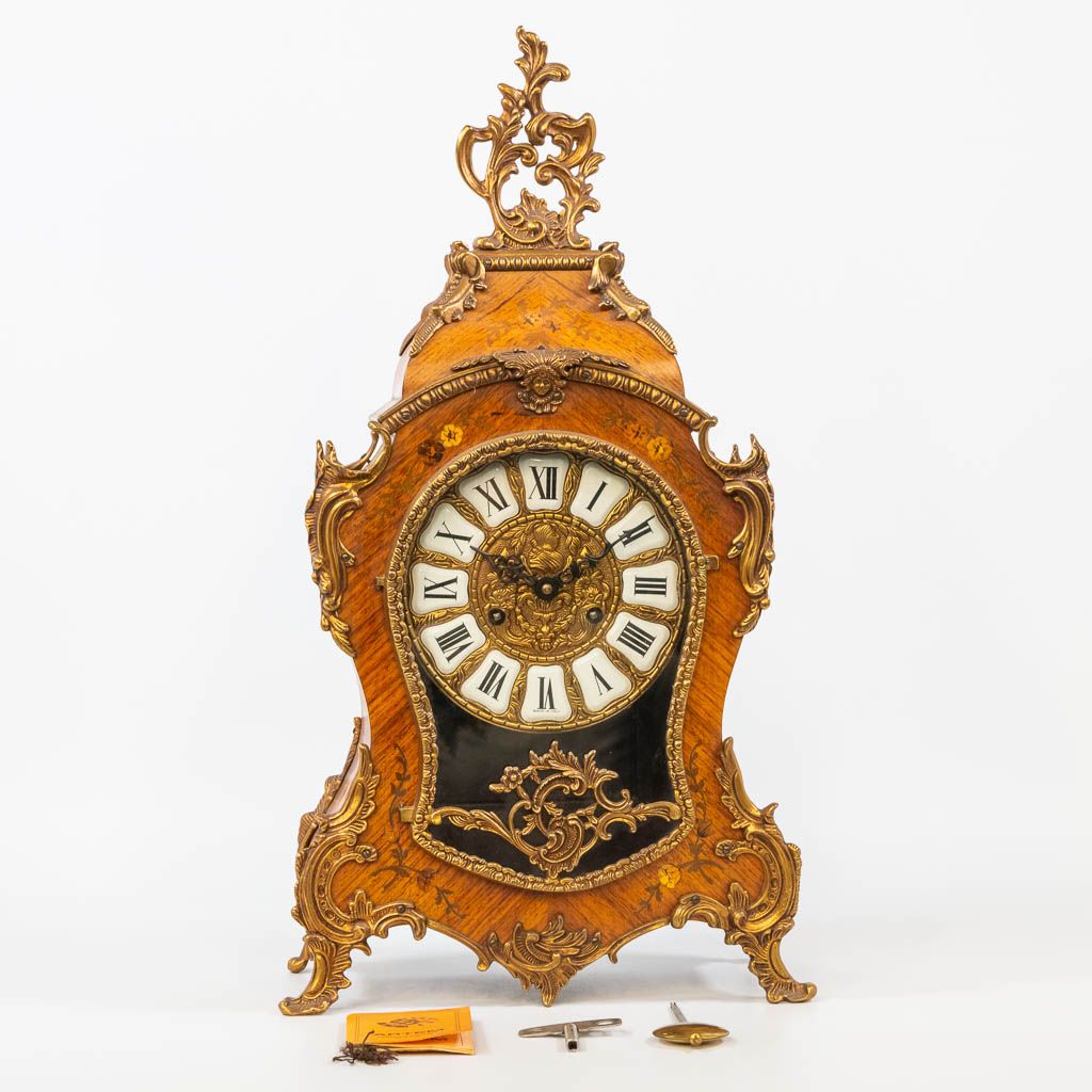 Null A table clock mounted with bronze and finished with marquetry. The second h&hellip;