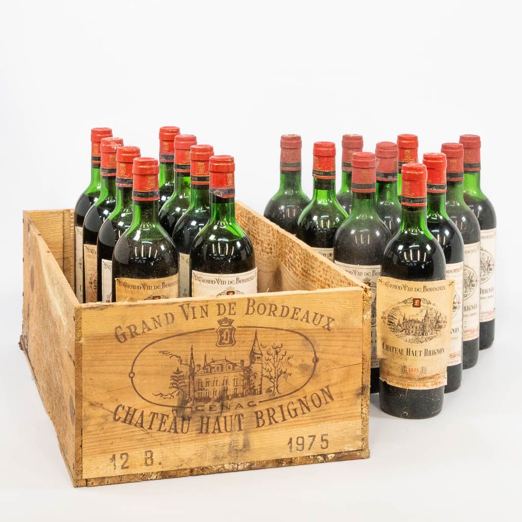 Null Eine Sammlung von 18 Flaschen Château Haut Brignon 1975 mit original Holzki&hellip;