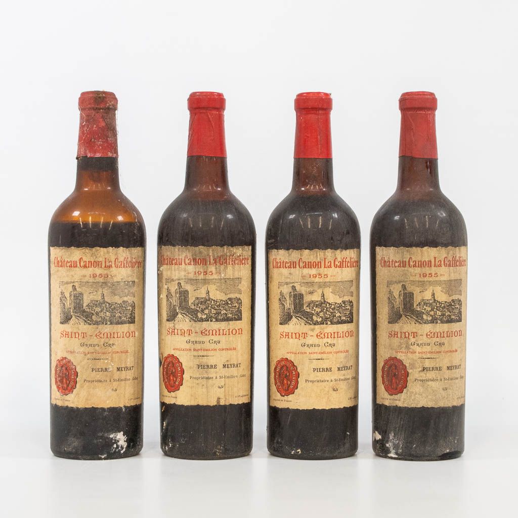 Null Una colección de 4 botellas Château Canon la Gaffelière 1955.