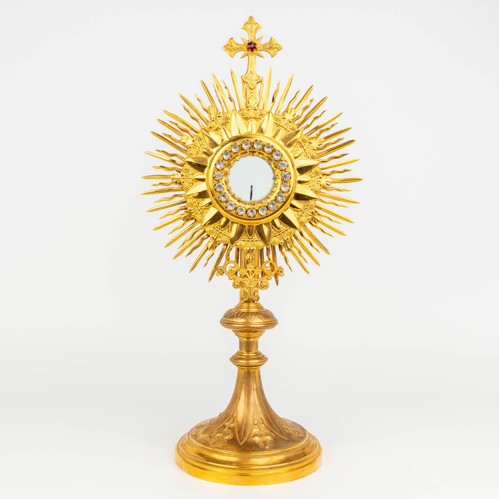 Null A traditional solar monstrance made of brass with cut glass decoration. Aro&hellip;