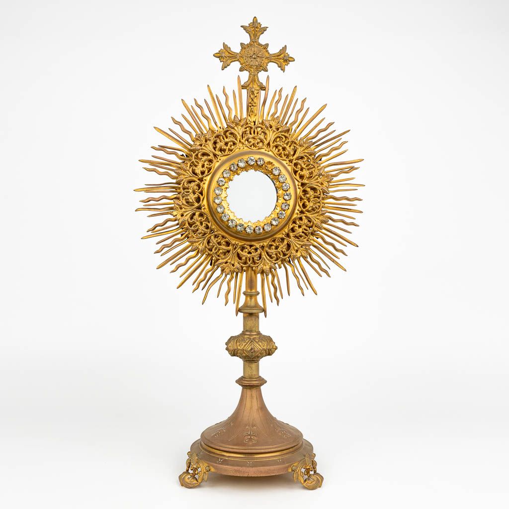 Null A traditional solar monstrance made of brass with cut glass decoration. Aro&hellip;