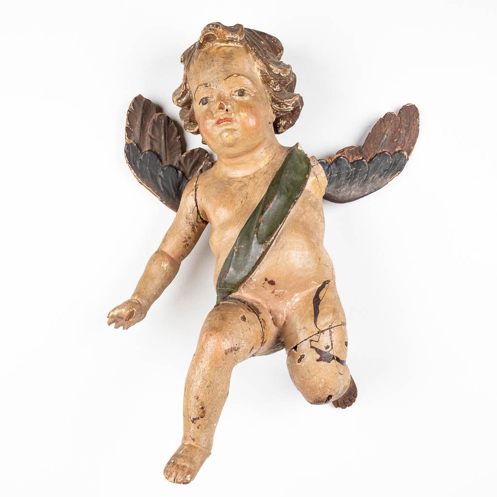Null 
一个天使，木雕，有原始的多色性。18世纪。 


尺寸。
(D:40 x W:58 cm)