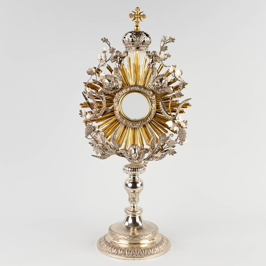 Null 
A sunburst monstrance, silver, decorated with angels, wheat and grape vine&hellip;