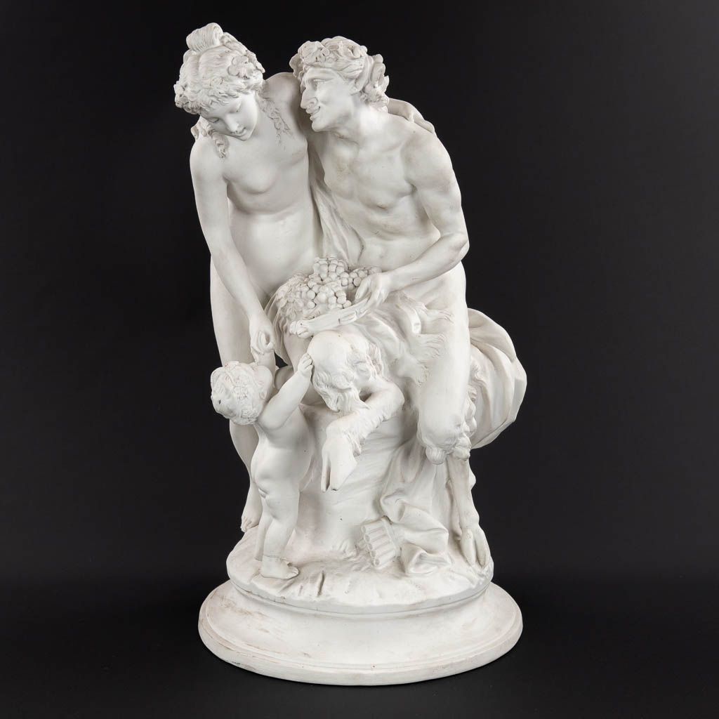 CLODION (1738-1814) 
CLODION (1738-1814)(后) "萨提尔，仙女和普托 "双色瓷器，标有Sèvres。 


尺寸：(高：&hellip;