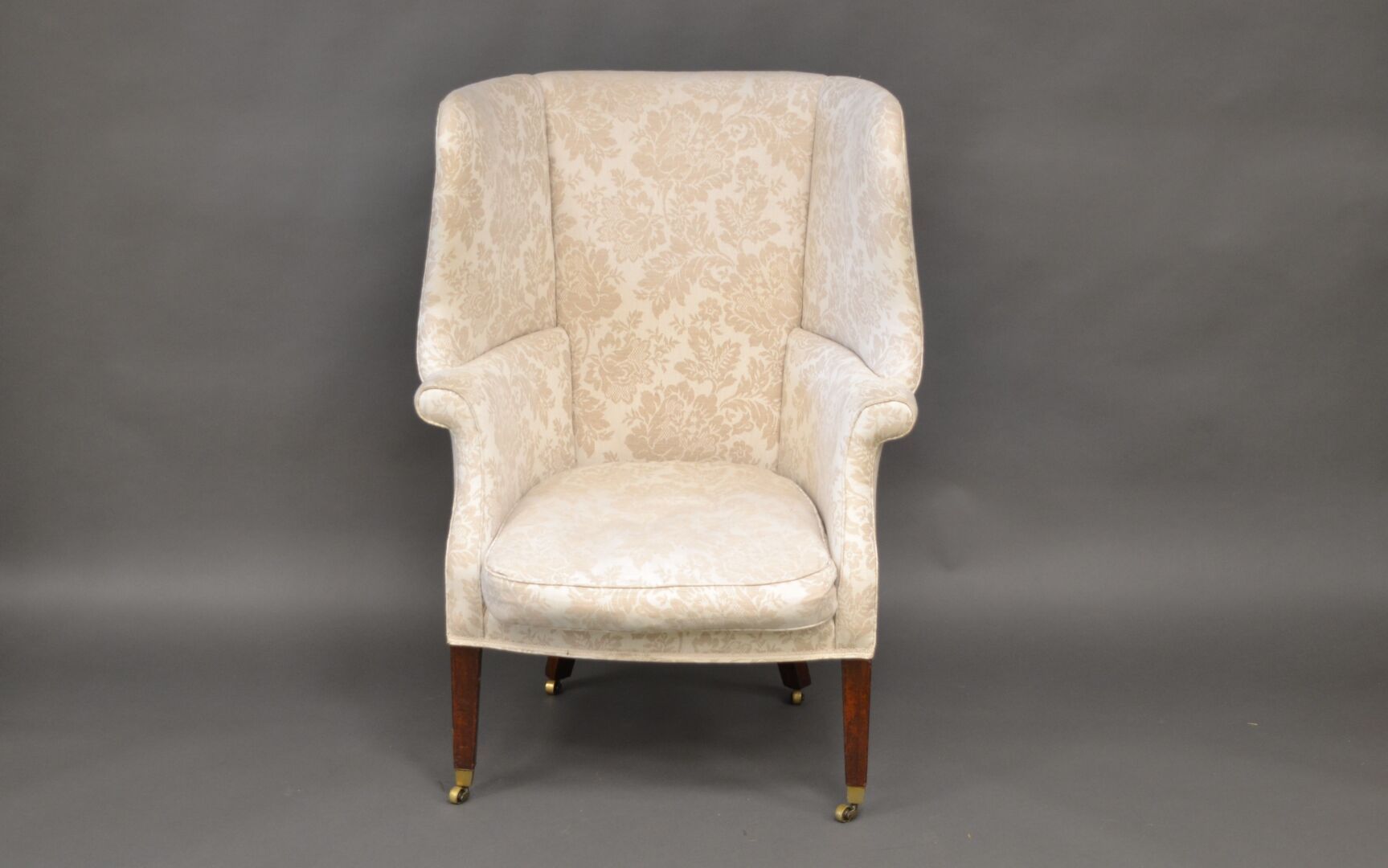 Null Wingchair with ears upholstered in white damask fabric. Varnished wood legs&hellip;