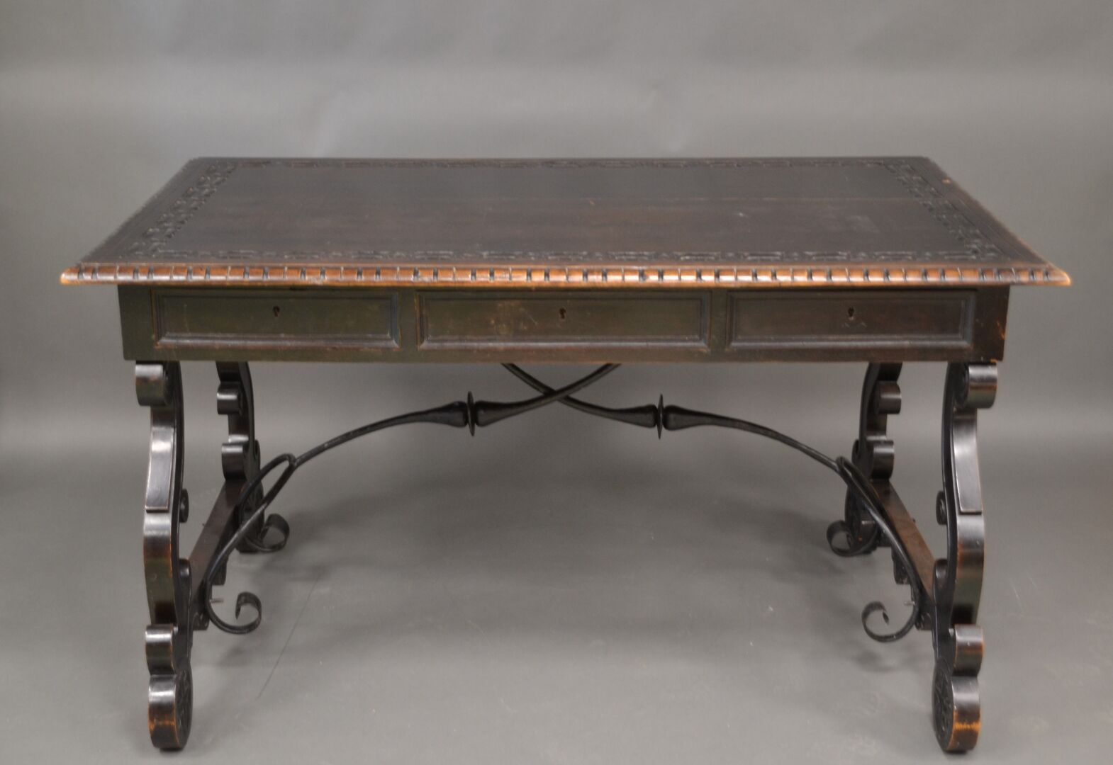 Null Table rectangulaire formant bureau, en bois noirci ouvrant à six tiroirs su&hellip;