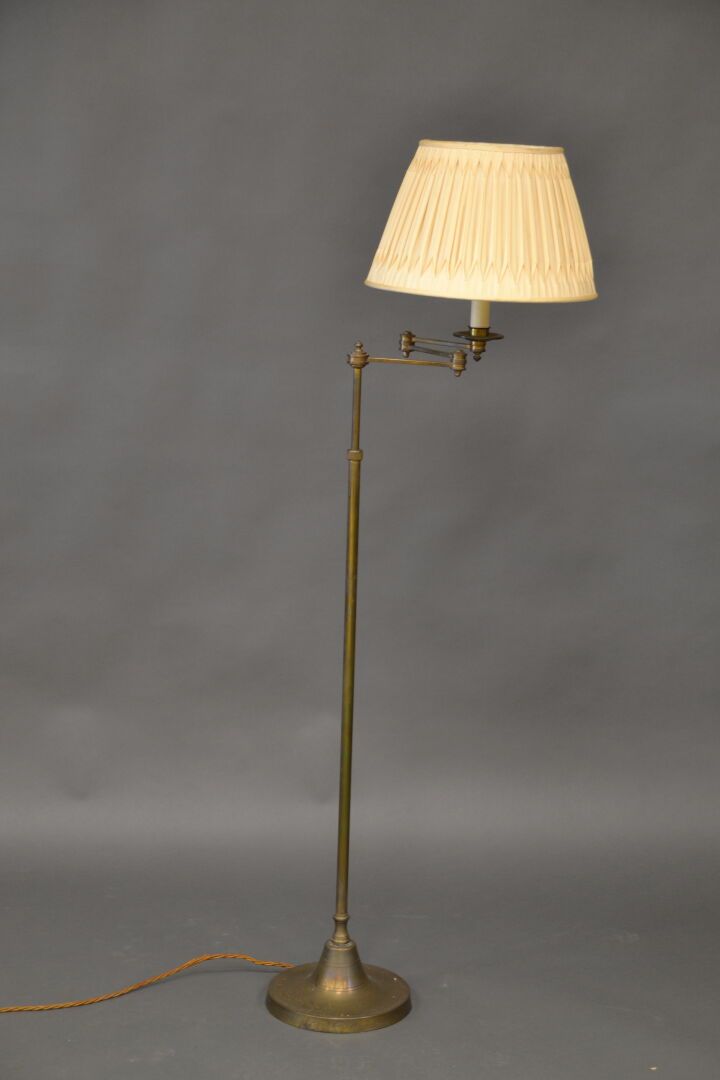 Null Lámpara de lectura de bronce y latón con brazo articulado, Altura máxima. 1&hellip;
