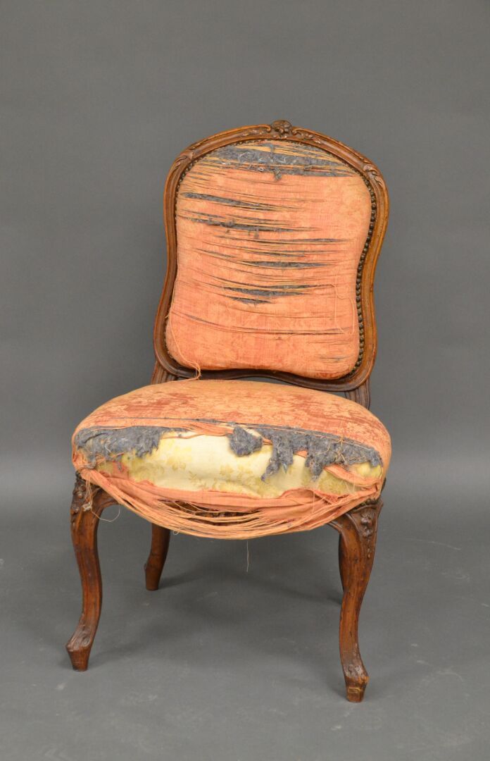 Null Chaise en bois naturel mouluré et sculpté, le dossier plat de forme chantou&hellip;
