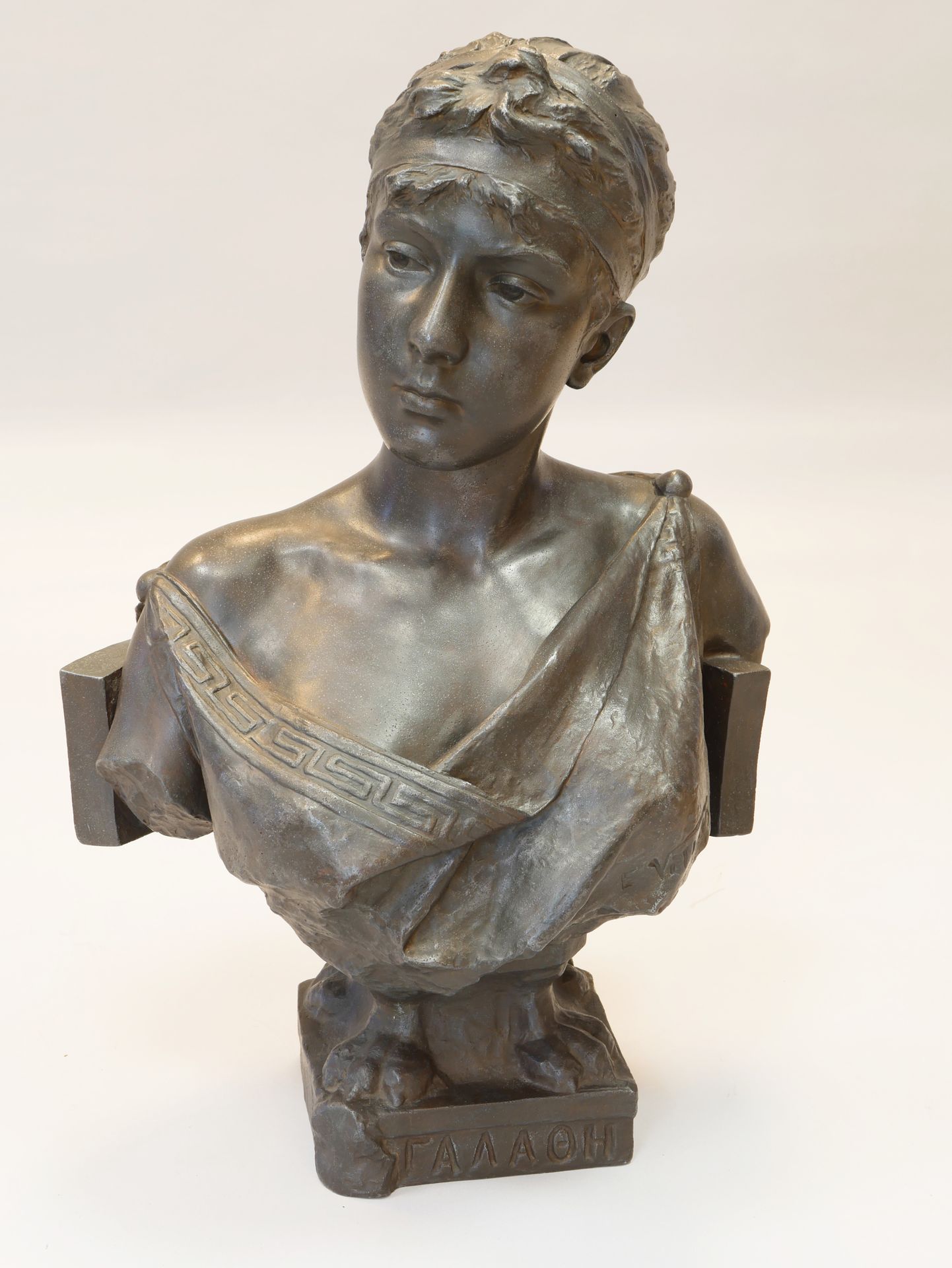 Null Emmanuel VILLANIS (1858-1914) Important buste de femme en bronze à patine v&hellip;