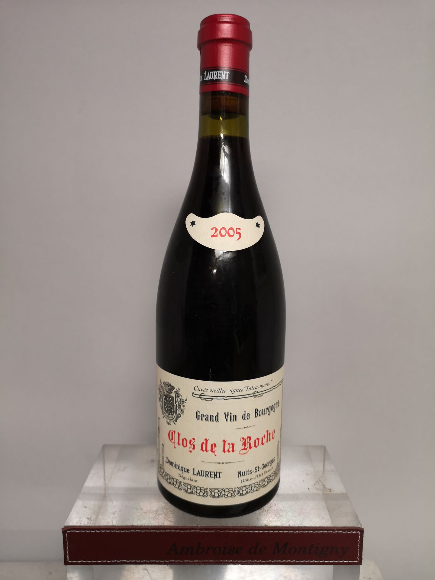 Null 
1 bottle CLOS de la ROCHE Grand cru V. V. - Dominique LAURENT 2005

LOT SO&hellip;