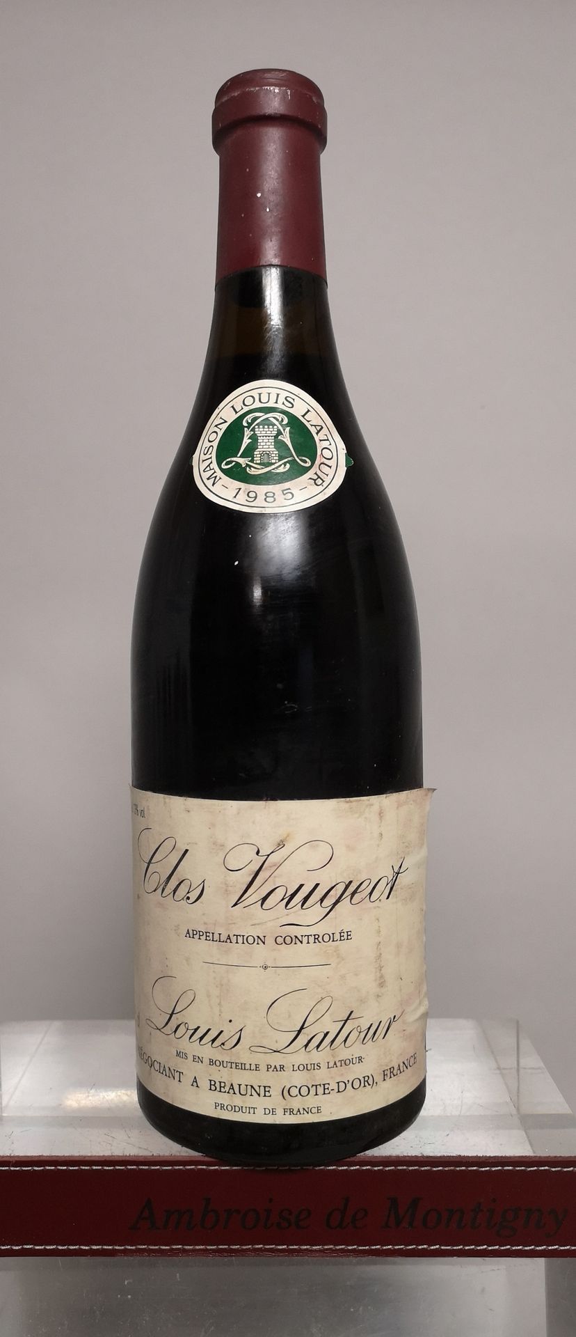 Null 
1 bottiglia CLOS de VOUGEOT Grand cru - Louis LATOUR 1985 Etichetta legger&hellip;