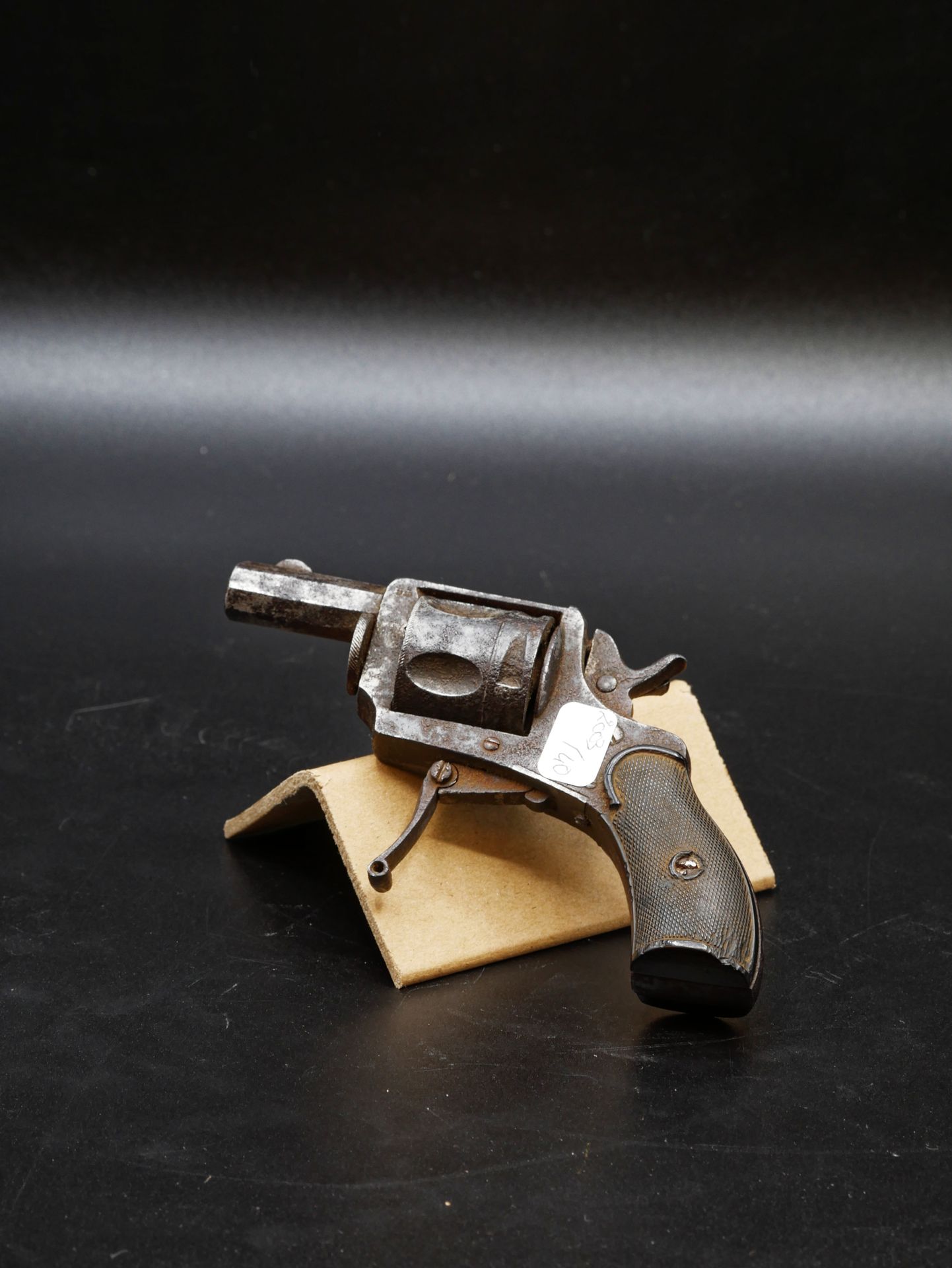 Null Revolver type buldog 5 coups calibre 320 à détente escamotable. Etat moyen.&hellip;