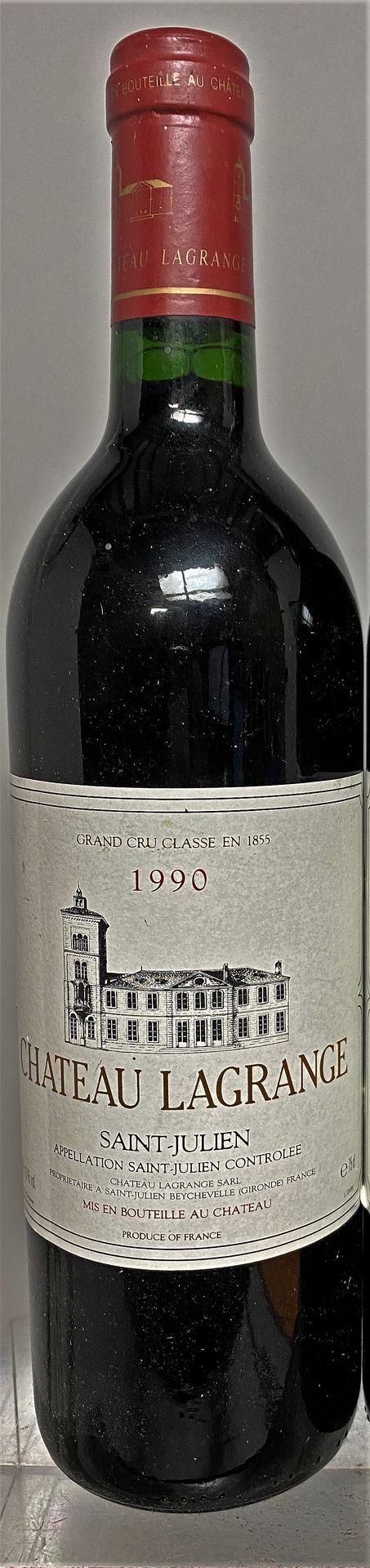 Null 
1 bottiglia Château LAGRANGE - 3é Gcc Saint Julien 1990.

1 etichetta legg&hellip;