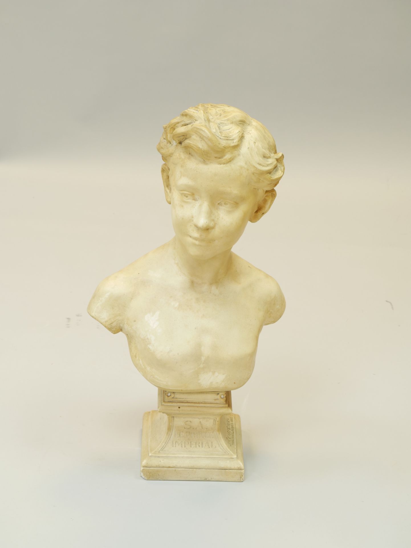 Null 
Jean-Baptiste CARPEAUX (1827-1875) 

Buste en plâtre du Prince Impérial. S&hellip;