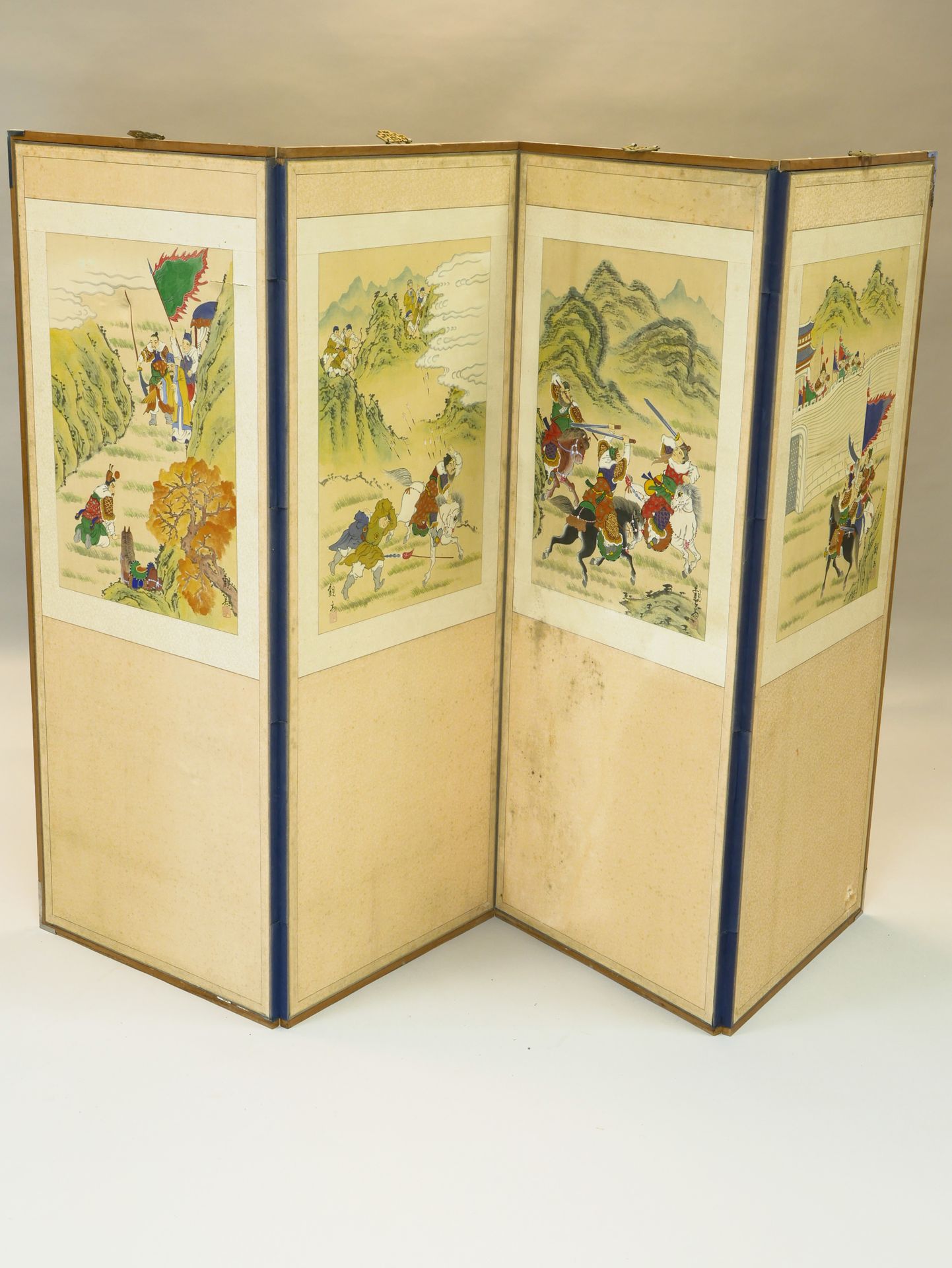 Null 
KOREA, End of the 19th century. Four-sided screen decorated with battle sc&hellip;