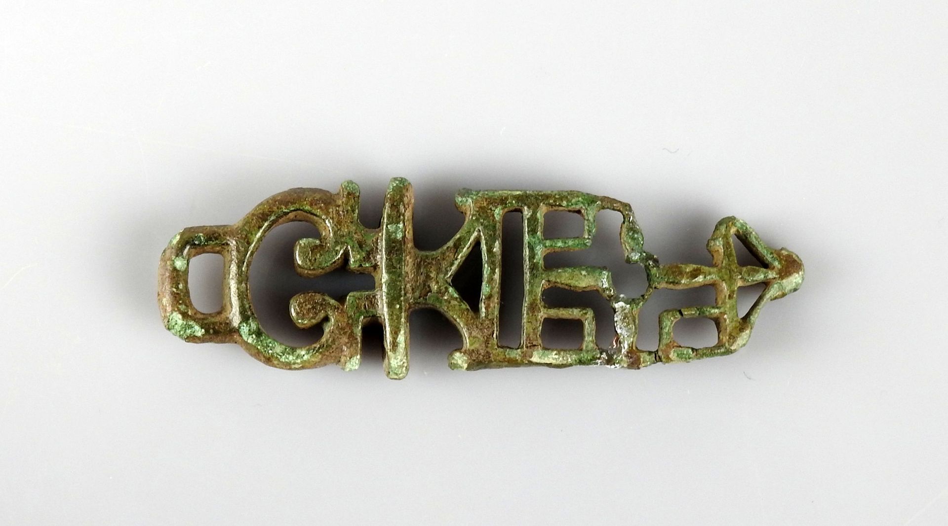 Null Rare modèle de clé à platine avec un décor central en forme de croix

Bronz&hellip;