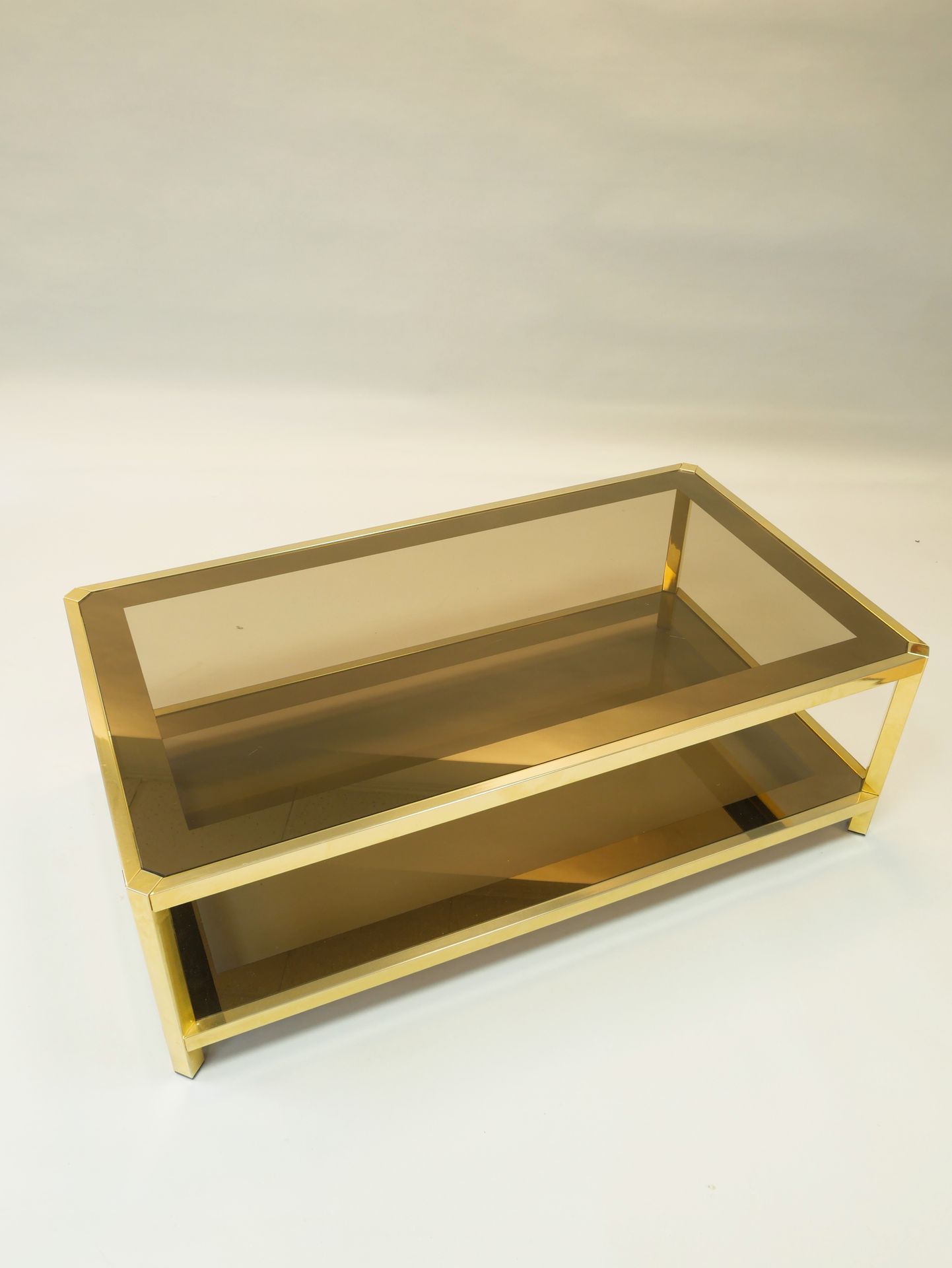 Null FEDAM

Table basse rectangulaire de salon à structure en laiton doré et pla&hellip;